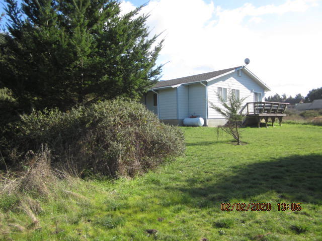 186 Sea View Road Shelter Cove, CA 95589 - Photo 12 of 18 view behind 2