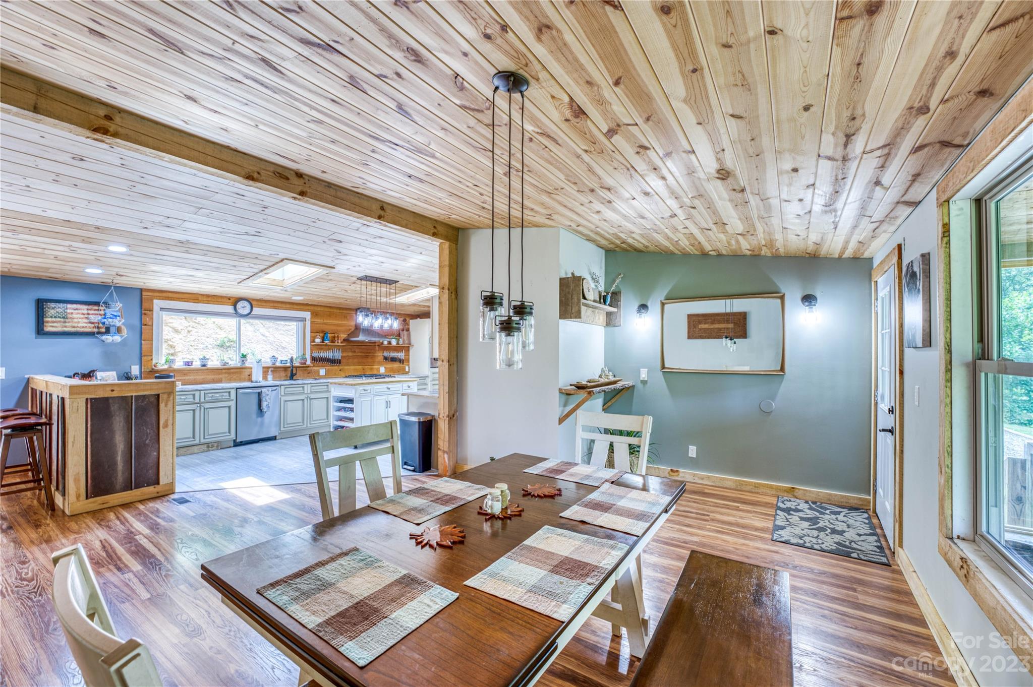 3113 Revere Road Marshall, NC 28753 - Photo 28 of 47 a living room with furniture and a table