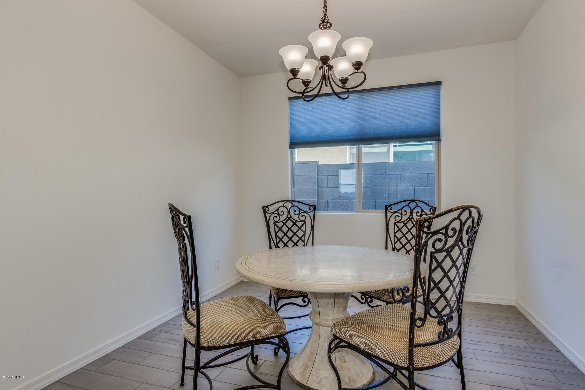 2822 East Fraktur Road Phoenix, AZ 85040 - Photo 5 of 24 0012-Fraktur (12)