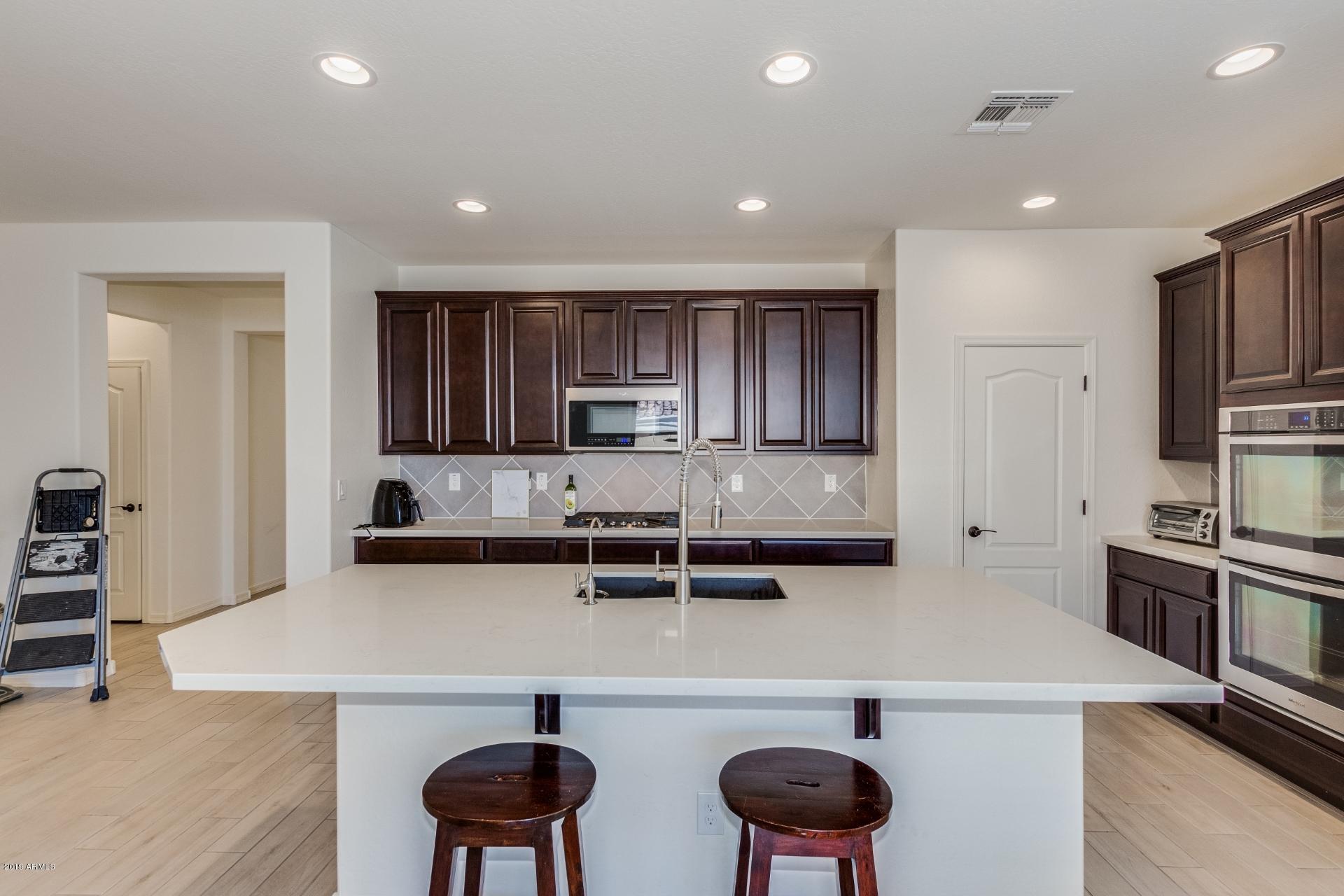 2822 East Fraktur Road Phoenix, AZ 85040 - Photo 6 of 24 0015-Fraktur (16)