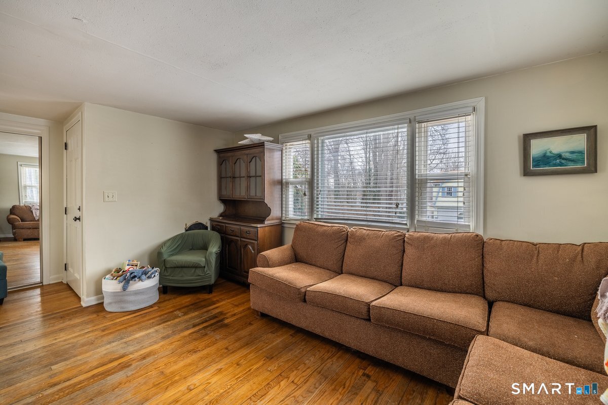 50 Howe Street Milford, CT 06460 - Photo 19 of 26 Living Room