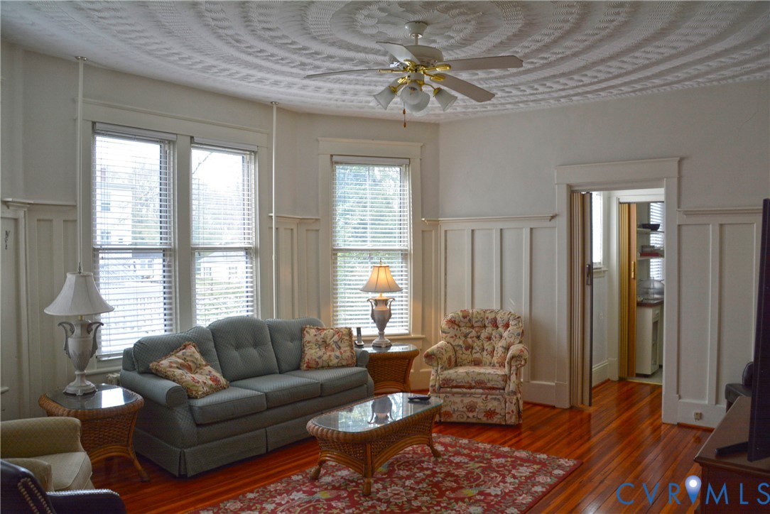900 High Street Farmville, VA 23901 - Photo 10 of 24 Hardwood flooring throughout featuring a decorativ