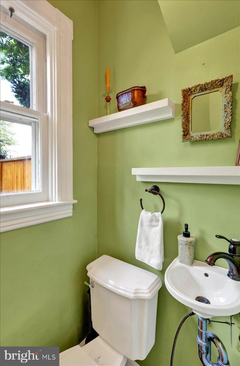 315 Nevin Street Lancaster, PA 17603 - Photo 17 of 41 a bathroom with a toilet sink and mirror
