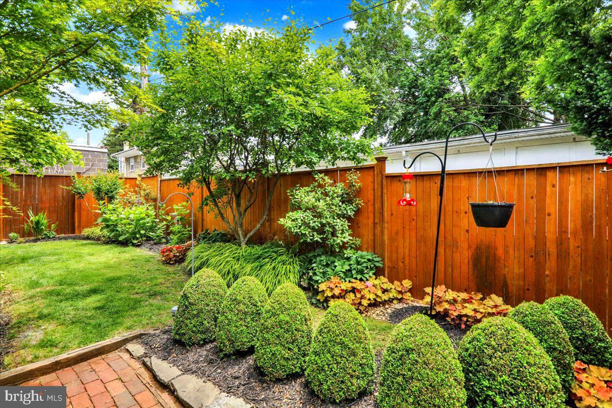 315 Nevin Street Lancaster, PA 17603 - Photo 37 of 41 a garden view