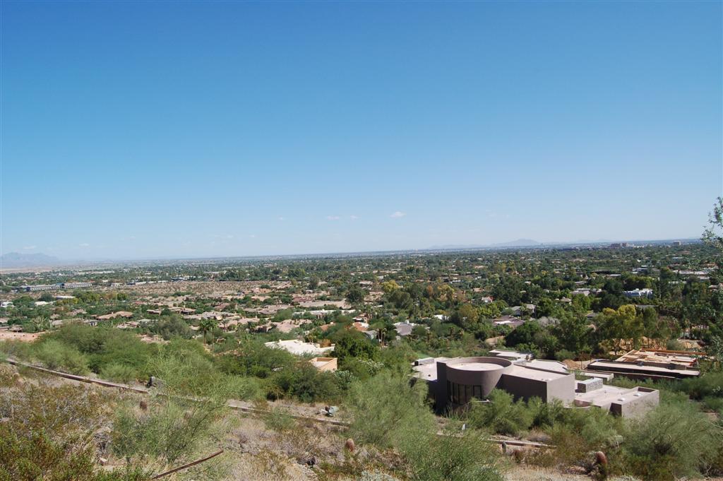 7025 North Invergordon Road Paradise Valley, AZ 85253 - Photo 7 of 19 Front