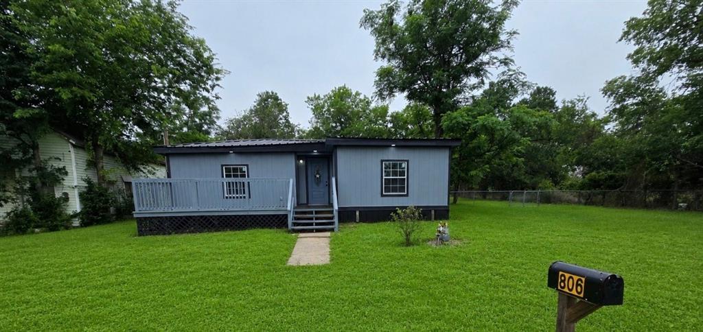 806 South Rusk Avenue Cameron, TX 76520 - Photo 1 of 12