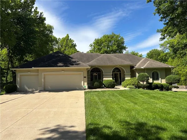 $549,000 | 3431 Northwest Pink Hill Circle, Blue Springs, MO 64015
