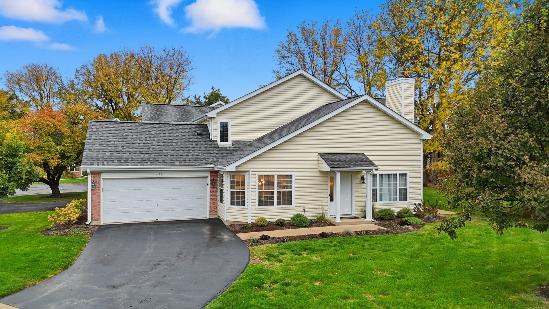 1411 Clybourne Street, Unit 11E Batavia, IL 60510 - Photo 1 of 34 a view of a yard with a house and a yard