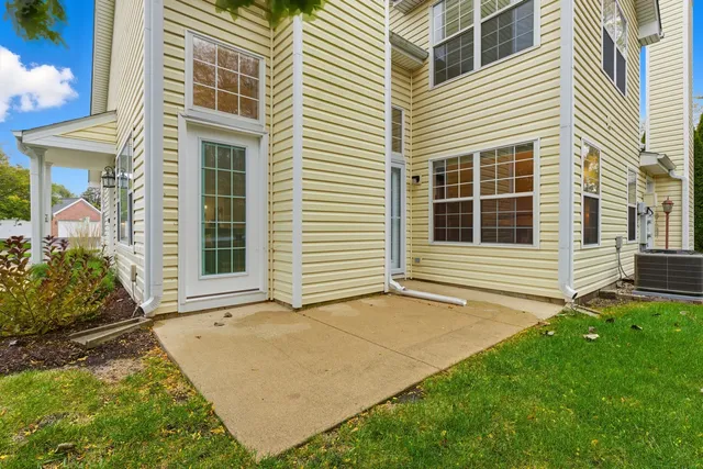 $3,000 | 1411 Clybourne Street, Unit 11E, Batavia, IL 60510