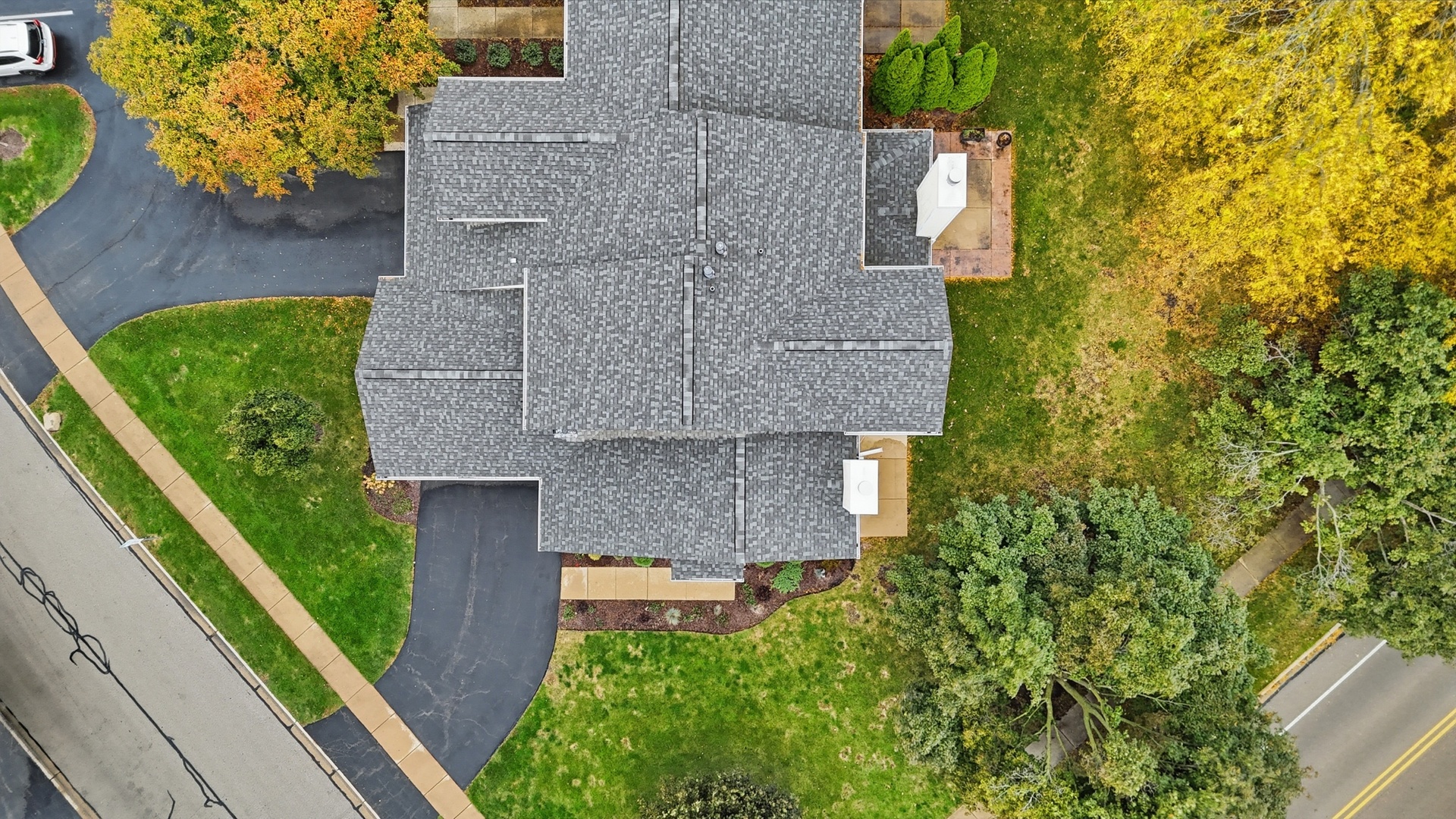 1411 Clybourne Street, Unit 11E Batavia, IL 60510 - Photo 32 of 34 an aerial view of a house