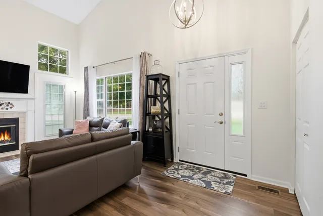 $3,000 | 1411 Clybourne Street, Unit 11E, Batavia, IL 60510