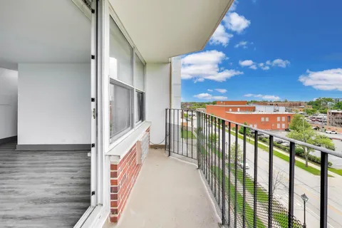 $219,000 | 33 North Main Street, Unit 5B, Lombard, IL 60148