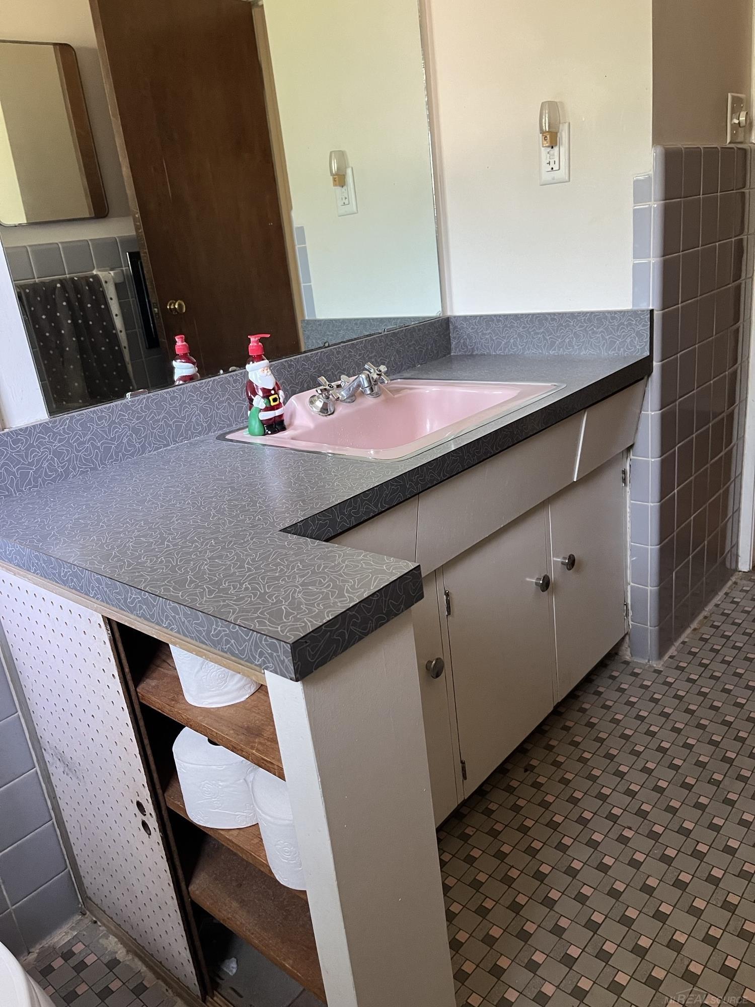 195 Windsor Road Rochester Hills, MI 48307 - Photo 12 of 23