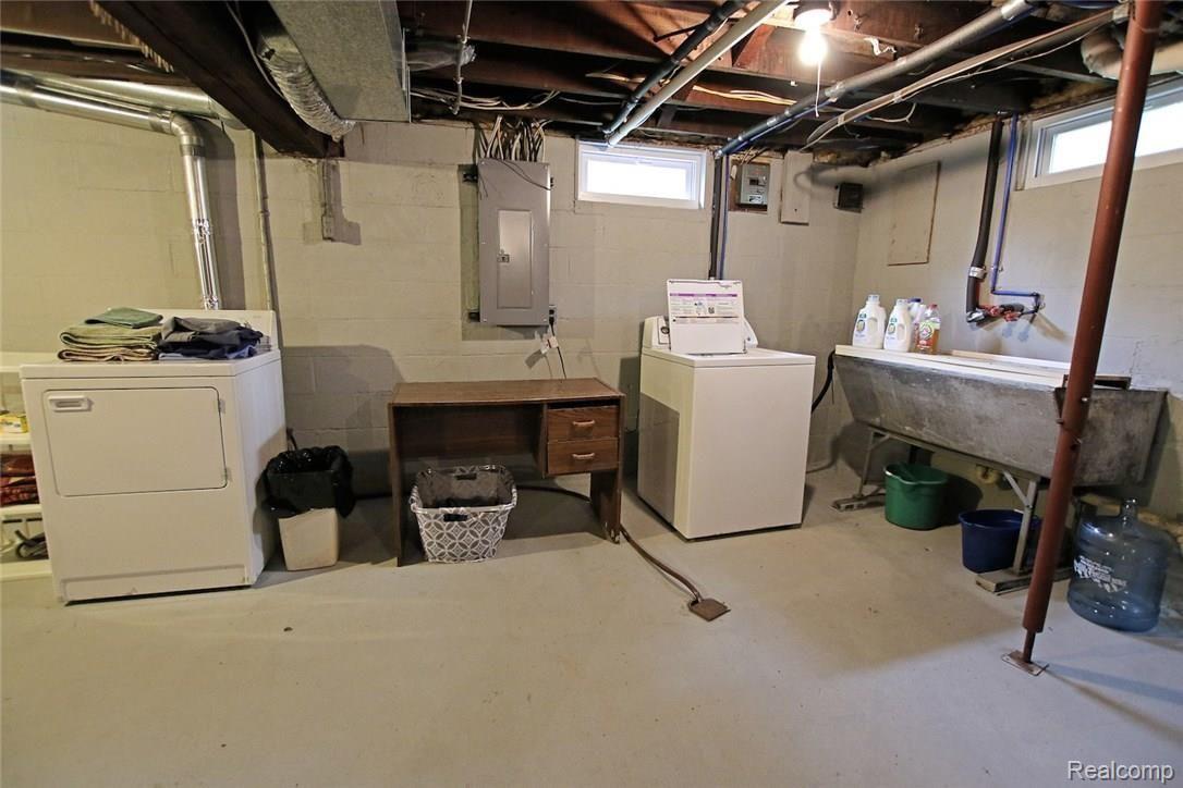 1432 North Van Road Holly, MI 48442 - Photo 36 of 53 36) Basement.jpg