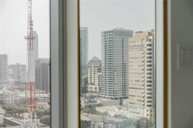 $2,600,000 | 3130 North Harwood Street, Unit 2006, Dallas, TX 75201