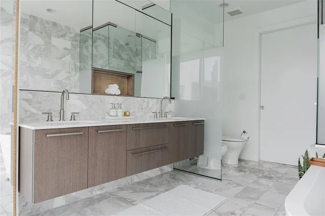 $2,600,000 | 3130 North Harwood Street, Unit 2006, Dallas, TX 75201