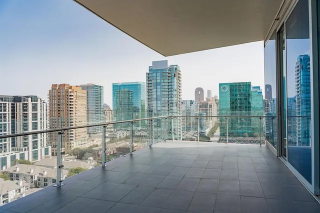 $2,600,000 | 3130 North Harwood Street, Unit 2006, Dallas, TX 75201