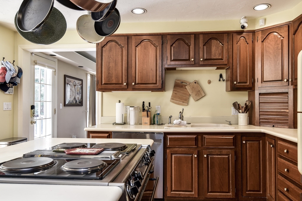 128 Upton Road Westborough, MA 01581 - Photo 9 of 23