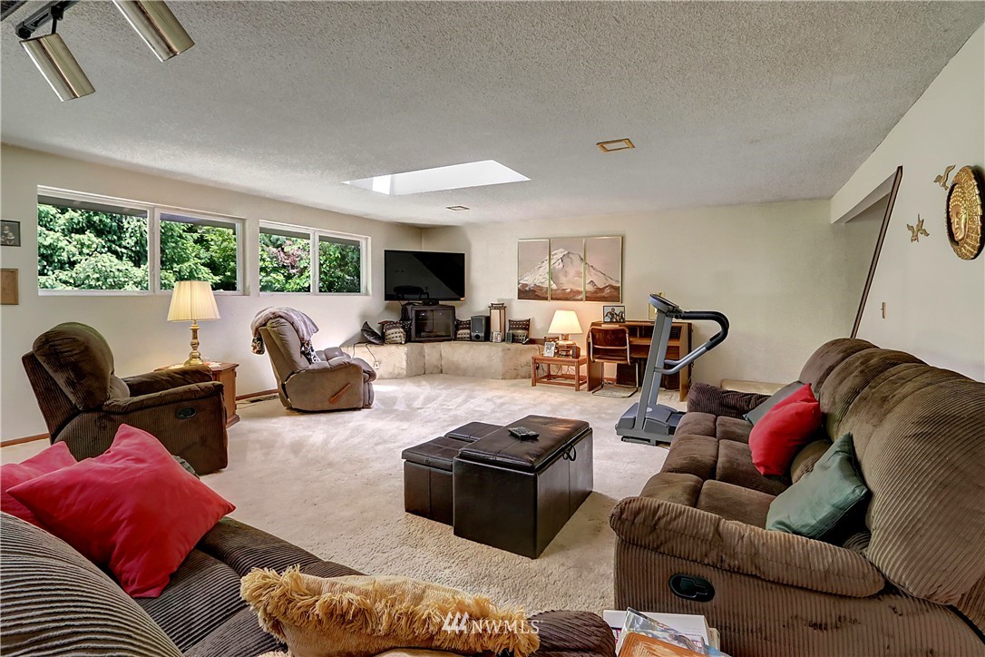 1932 Southeast 18th Court Renton, WA 98055 - Photo 15 of 25 Gallery Image 15