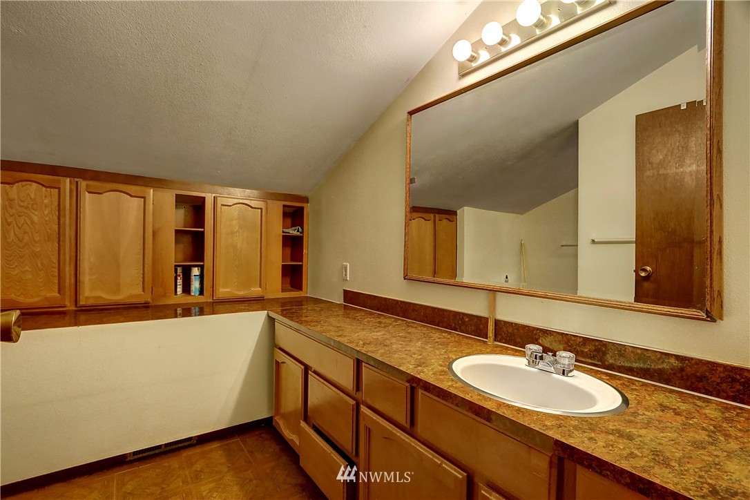 1932 Southeast 18th Court Renton, WA 98055 - Photo 22 of 25 Gallery Image 22