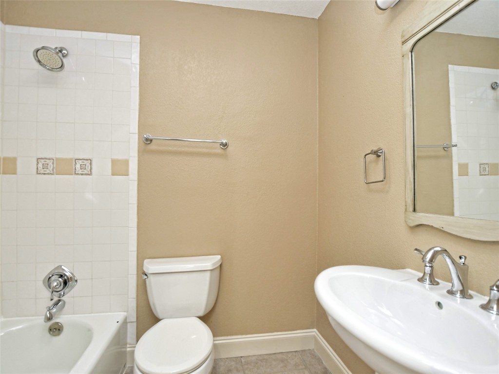 328 Fawnridge Street Georgetown, TX 78628 - Photo 22 of 36 a bathroom with a sink and a toilet