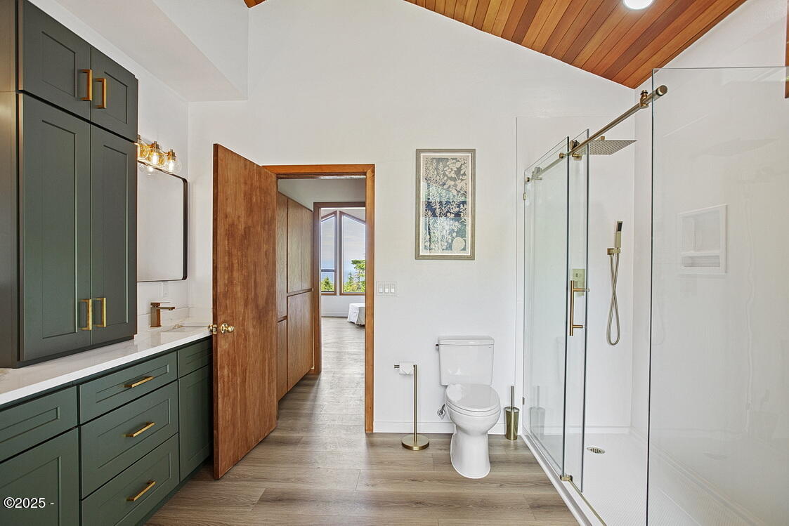 445 Summit View Lane Gleneden Beach, OR 97388 - Photo 23 of 67 Primary Bathroom