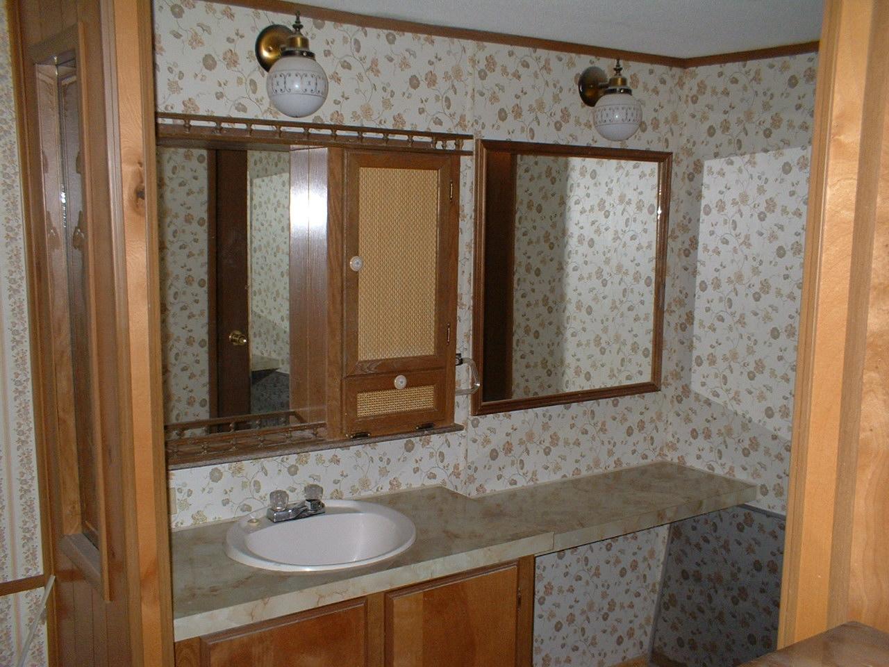 7 Hemlock Road Tannersville, PA 18372 - Photo 4 of 5 Bathroom