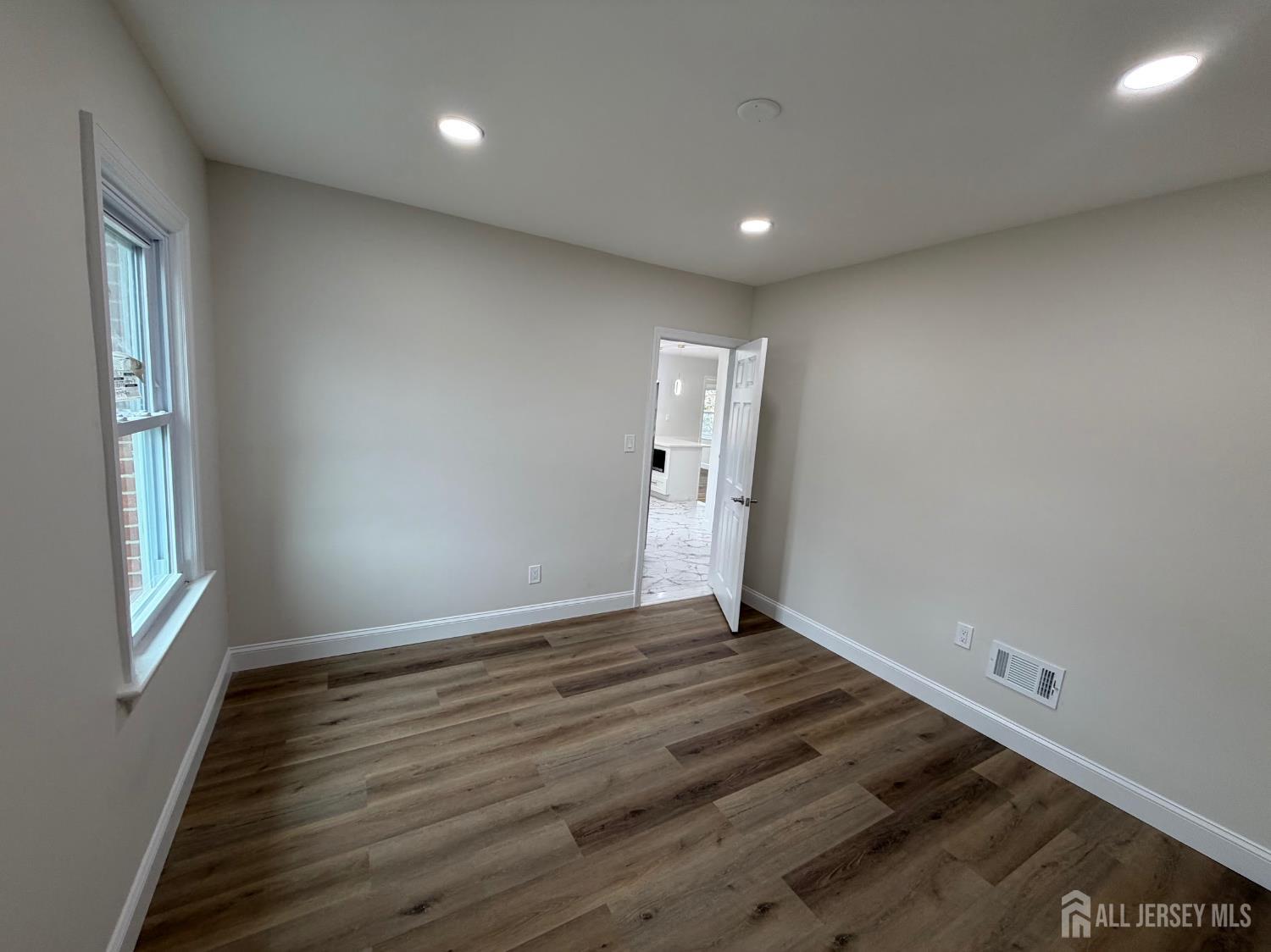565 Crows Mill Road Fords, NJ 08863 - Photo 18 of 39