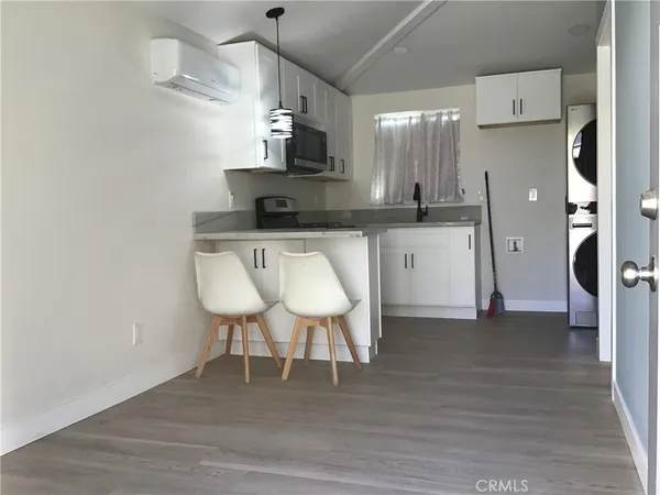 $1,600 | 128 West 9th Street, Long Beach, CA 90813