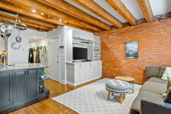 $4,195 | 121 Fulton Street, Unit 3, Boston, MA 02109