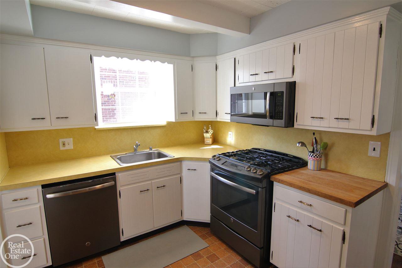 807 Fisher Road Grosse Pointe, MI 48230 - Photo 12 of 39 31379675-11.JPG