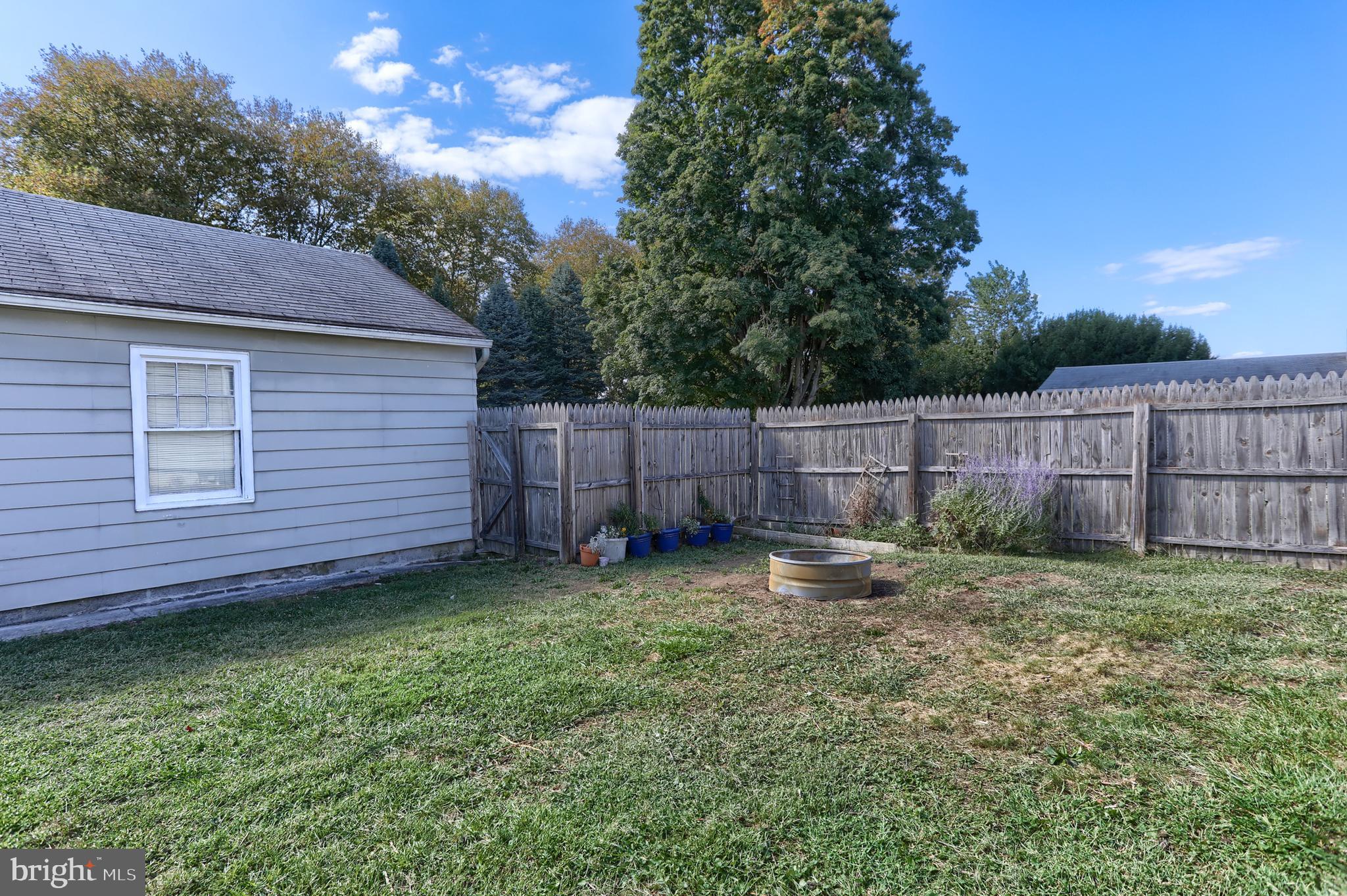 517 South 5th Street Lebanon, PA 17042 - Photo 25 of 29 a backyard of a house