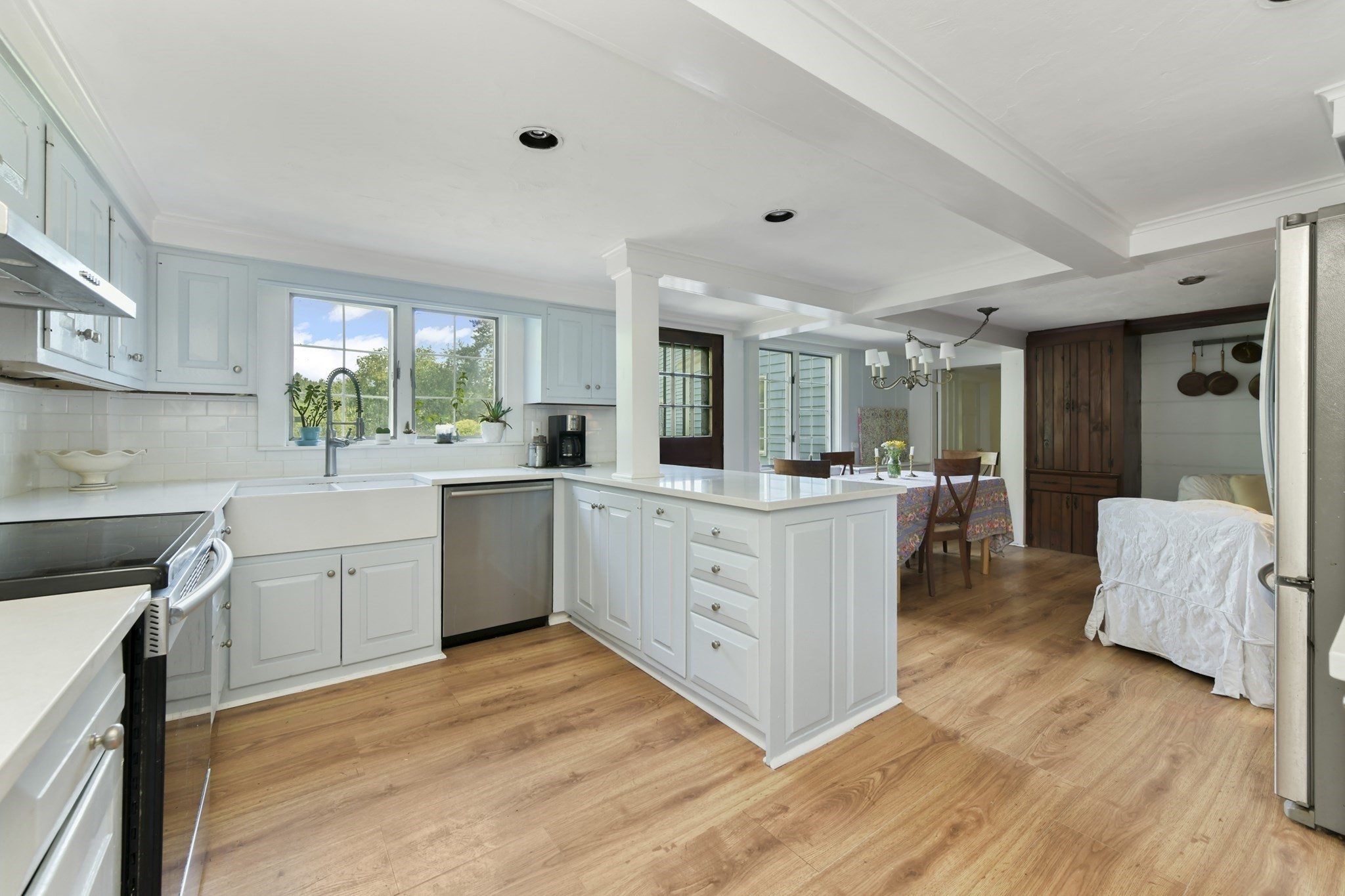 10 Reiling Pond Road Lincoln, MA 01773 - Photo 3 of 24 Gallery Image 3