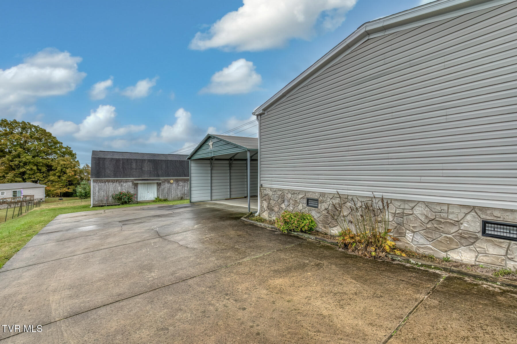 1122 Anderson Loop Greeneville, TN 37743 - Photo 32 of 41 1122 Anderson Loop-33