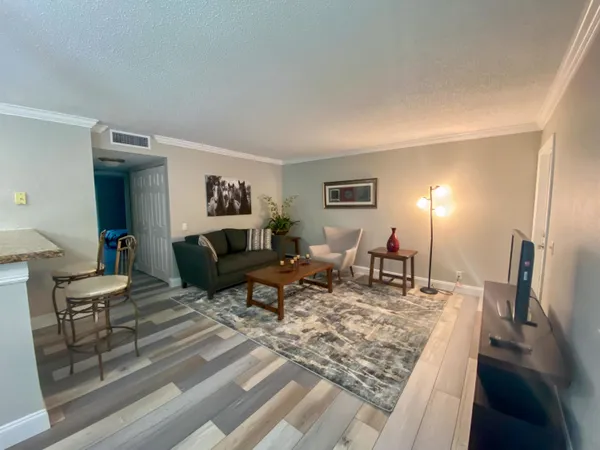 $1,975 | 711 Forest Club Drive, Unit 111, Wellington, FL 33414