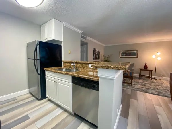 $1,975 | 711 Forest Club Drive, Unit 111, Wellington, FL 33414