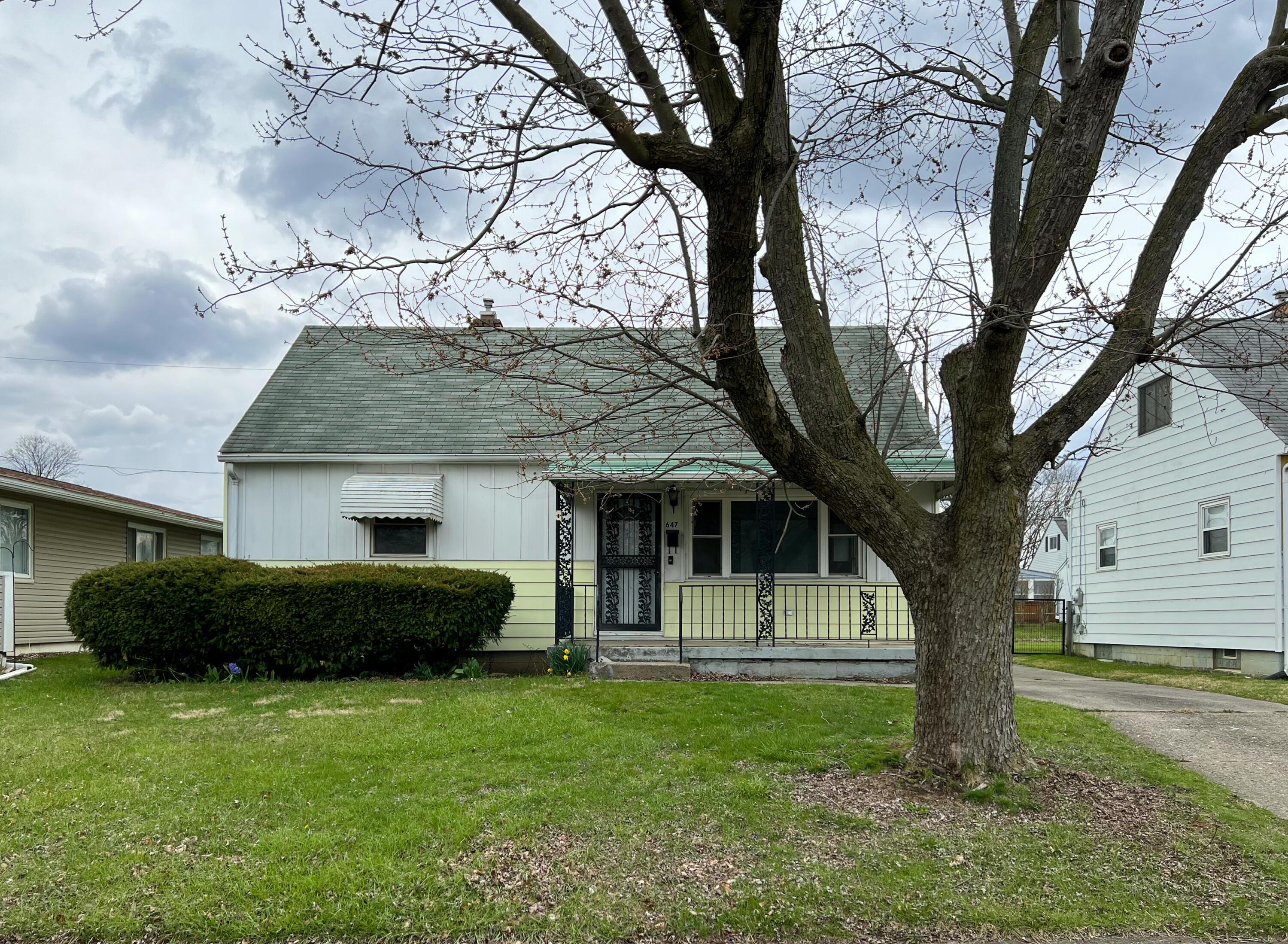 647 Roth Avenue Columbus, OH 43228 - Photo 2 of 19 IMG_7370