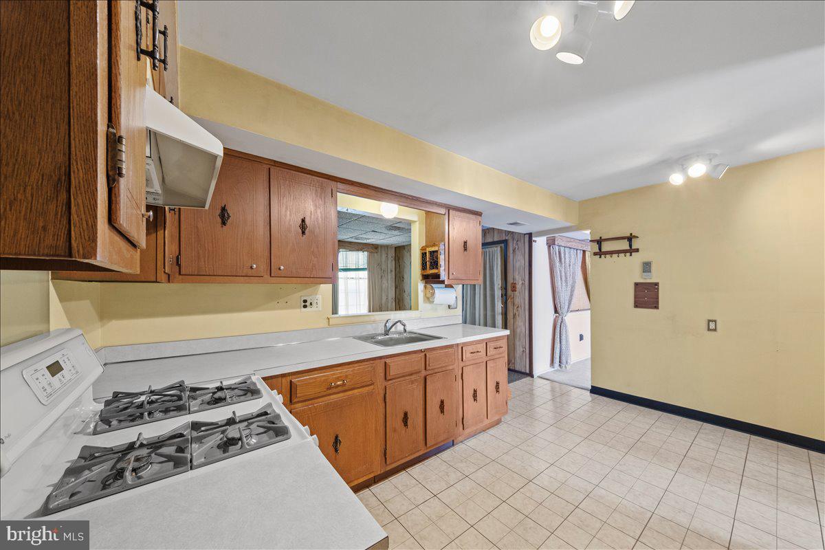 1638 Lawncrest Lane Clementon, NJ 08021 - Photo 12 of 41