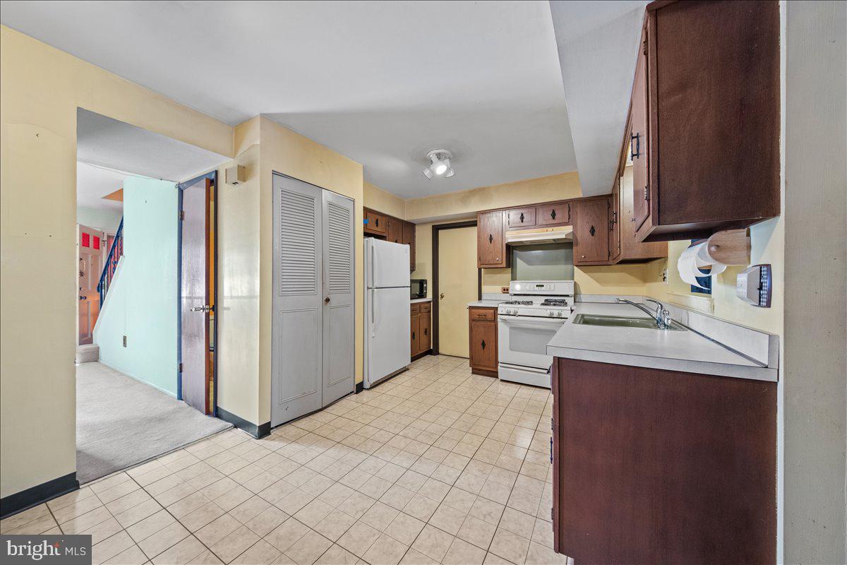 1638 Lawncrest Lane Clementon, NJ 08021 - Photo 10 of 41