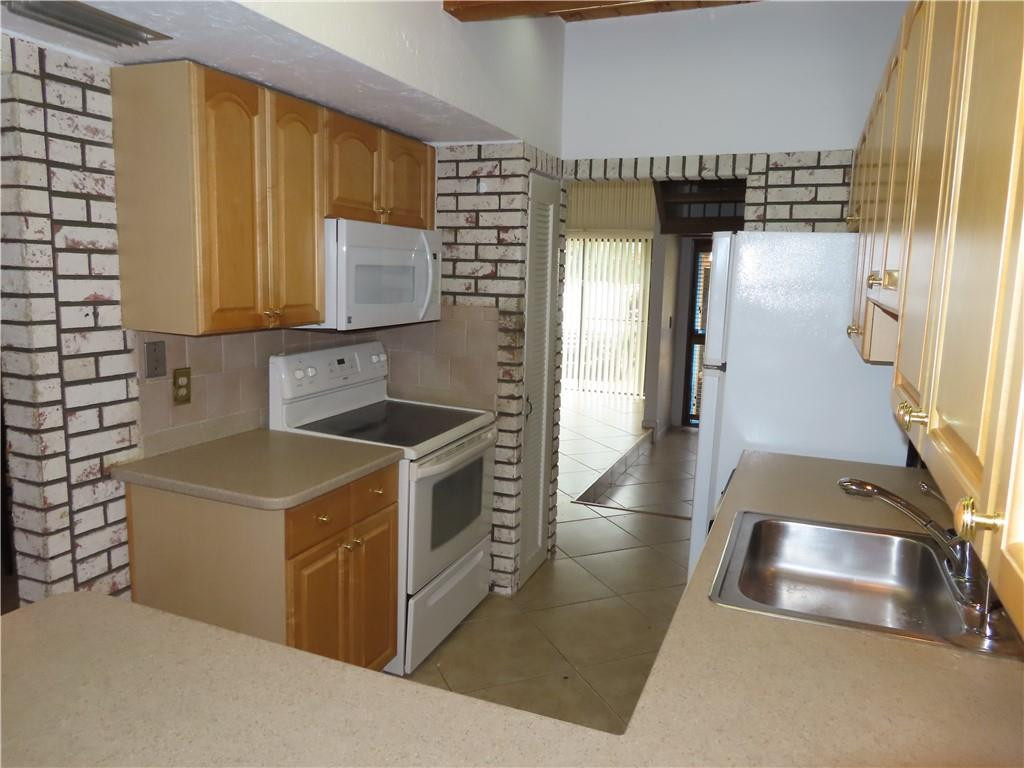 8801 Gatehouse Road, Unit 7 Plantation, FL 33324 - Photo 11 of 29 Kitchen
