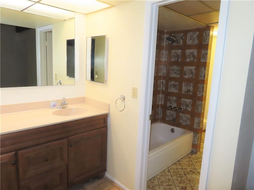 8801 Gatehouse Road, Unit 7 Plantation, FL 33324 - Photo 22 of 29 upstairs Jack & Jill bath