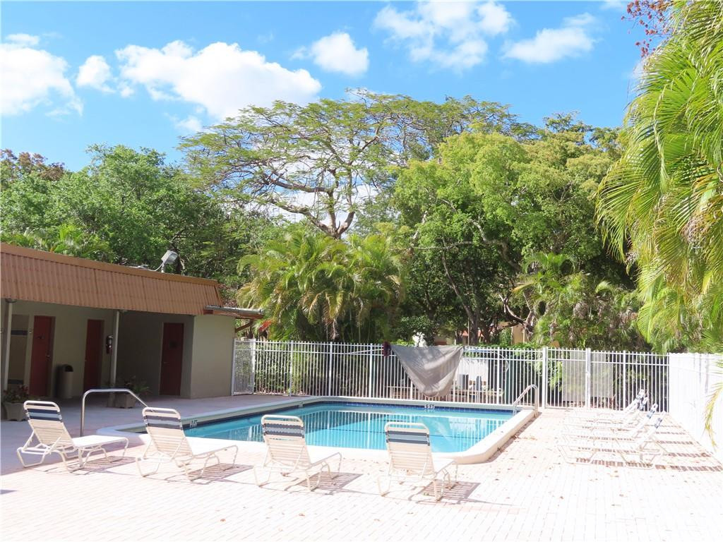 8801 Gatehouse Road, Unit 7 Plantation, FL 33324 - Photo 28 of 29 Community pool
