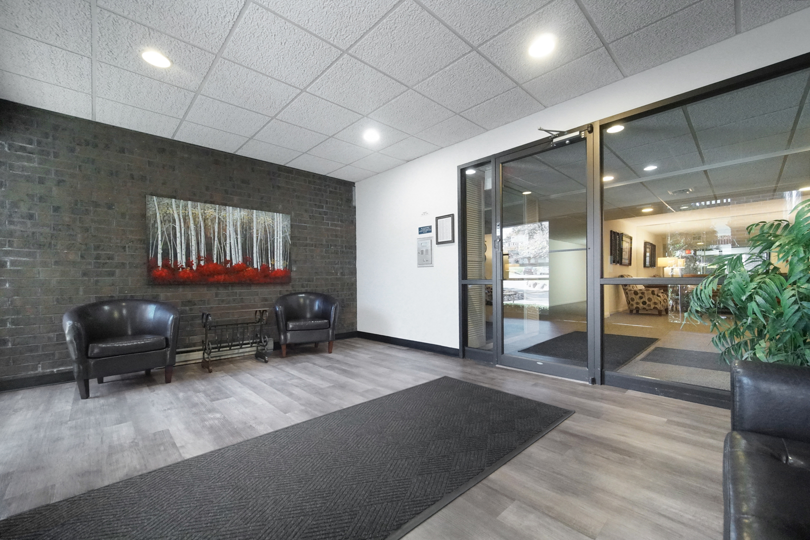 690 Chandler Road, Unit 302 Gurnee, IL 60031 - Photo 5 of 51 a living room with furniture