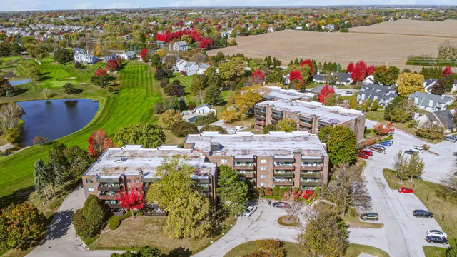 $189,000 | 690 Chandler Road, Unit 302, Gurnee, IL 60031