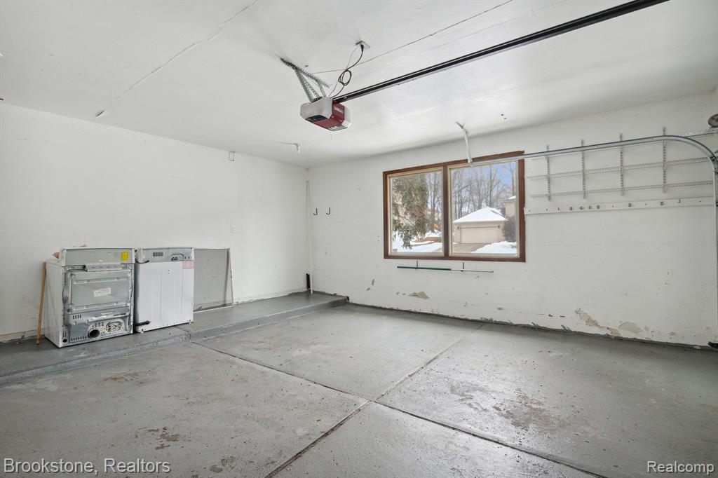 36875 Chesapeake Road Farmington Hills, MI 48335 - Photo 33 of 41