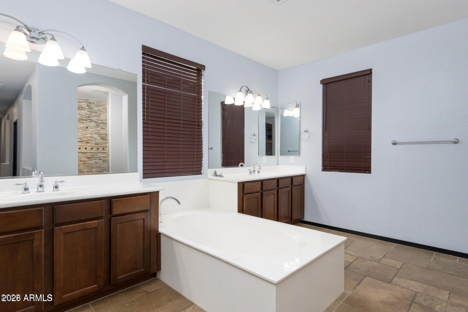 4610 West Coplen Farms Road Laveen, AZ 85339 - Photo 26 of 37 Primary Bathroom