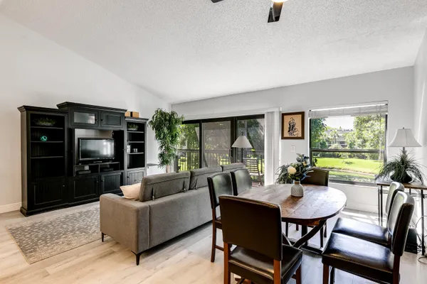 $2,000 | 11863 Wimbledon Circle, Unit 526, Wellington, FL 33414