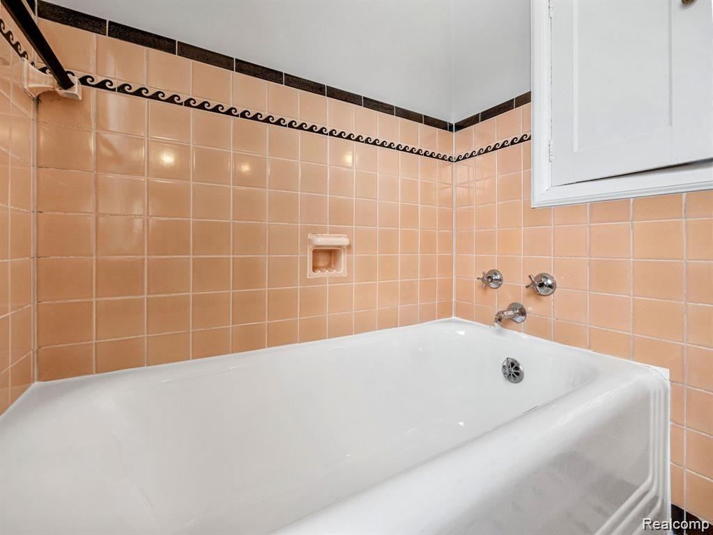 20180 Canterbury Road Detroit, MI 48221 - Photo 24 of 29 25-web-or-mls-P1788432.jpg