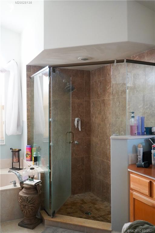 7302 Santa Rosa Parkway Fort Pierce, FL 34951 - Photo 31 of 33 a bathroom with a bathtub and shower