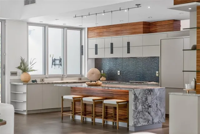 $2,580,000 | 1617 Palmetto Lane, Sarasota, FL 34236